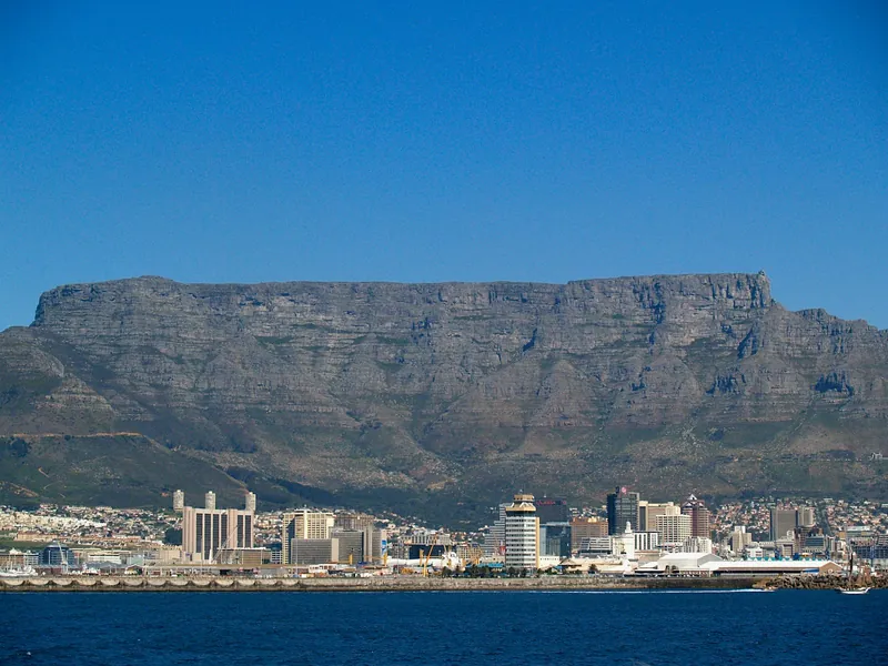 Table Mountain au-dessus de la baie du Cap